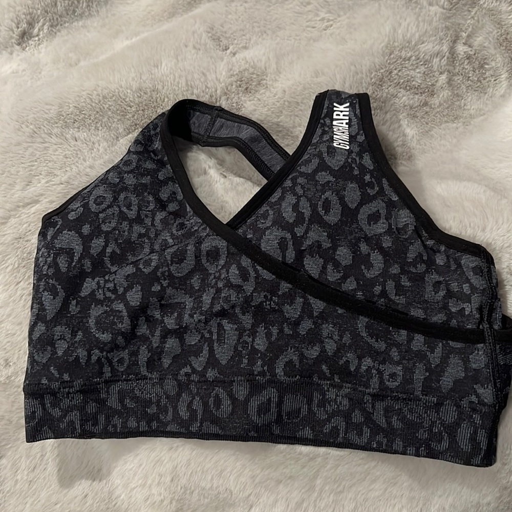 NWOT Gymshark sports bra size medium